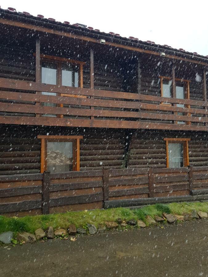 Круассан Ξενοδοχείο Μπούκοβελ Εξωτερικό φωτογραφία